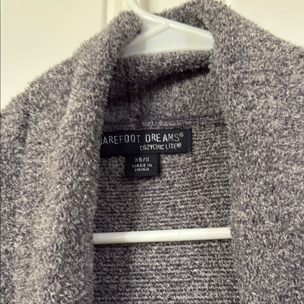 Barefoot dreams cardigab